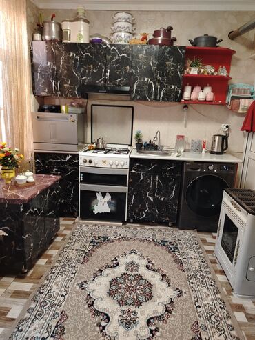 Mənzil kirayələyirəm: İki mərtəbəli rahat mənzil interyeri - Zövqlü və işıqlı qonaq otağı — 6