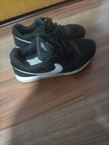 kaputi beograd: Nike, 37.5, color - Black