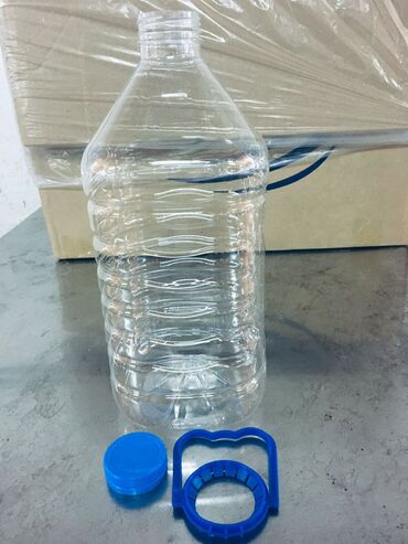 другое оборудование: Матрица для 5 литровых пластиковых бутылок, в отличном состоянии