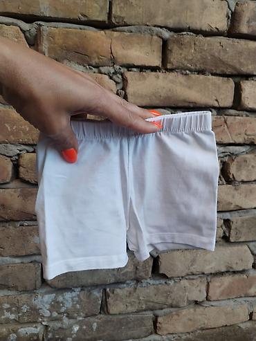smaragdno zelena: Set kratkih pantalonica za bebe, uzrast 12–18 meseci. - Komplet od 3 — 2