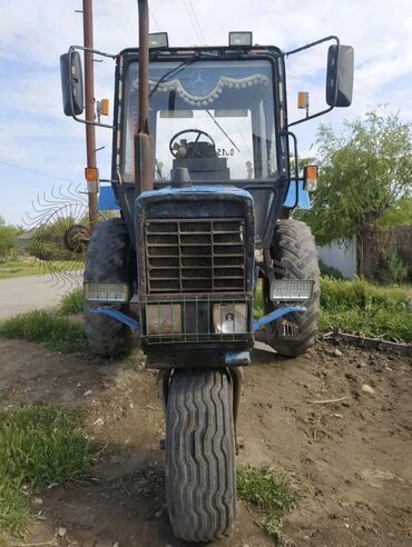 traktor altlıqlı qadın çəkmələri: Bu traktor kənd təsərrüfatı işləri üçün nəzərdə tutulmuşdur. O, möhkəm