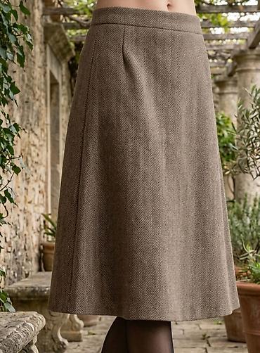 svilena suknja: Elegantna ženska suknja A-kroja, do kolena, u toploj taupe/smeđoj — 1