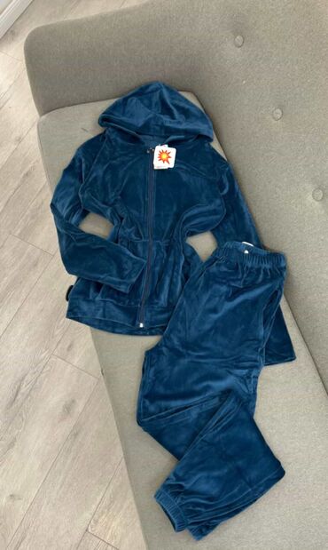 Gornji i donji deo: Ženski plišani trenerka komplet sa kapuljačom - Dvodelni set: gornji — 1