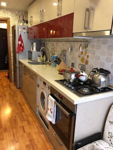 Uzunmüddətli kirayə mənzillər: Elmlər metrosunun yaxınlığında 9 mertebeli binanın 6-cı mərtəbəsində — 5