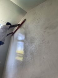 Штукатурка, шпаклевка: Декоративная штукатурка, Шпаклевка потолков, Шпаклевка стен | Арт бетон, Акриловая вода эмульсия, Венецианская Больше 6 лет опыта — 4