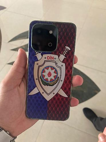 telefon sensor: Smartfon – damcı formalı ön kamera çıxıntısı olan tam ekranlı model — 2