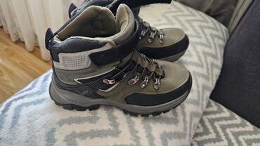 Другие товары для детей: Продаю детскую обувь б/у 33-34 размеры at lalafo.kg — 5 Другие товары для детей: Продаю детскую обувь б/у 33-34 размеры — 5