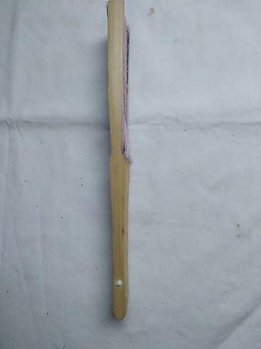 Ostali aksesoari: Lepeza drvena 21-22 cm. polovna.Cena za kom — 12