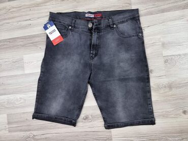 Bermude i šorcevi: Dzins sorcevi
Brojevi 29 36 38 40 
Cena 2700 din — 3