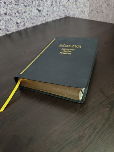 fizika qayda kitabi pdf yukle: Qızılı kağızlı Bibliya (içində Tövrat, Zəbur, İncil,. var)