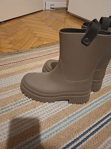ugg providne cizme: Ženska obuća – 3 para U ponudi su tri različita para ženske obuće — 1