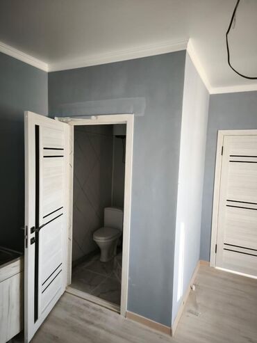 Долгосрочная аренда домов: Сдается квартира, 2 комнаты, душ, гор. вода, с/узел. Земельный дом — 8