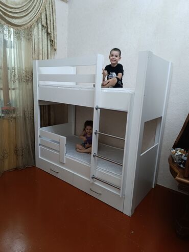 tort ucun qiz sekilleri: Oğlan və qız üçün, Çarpayı, Matras ilə, Siyirməli, Laminat