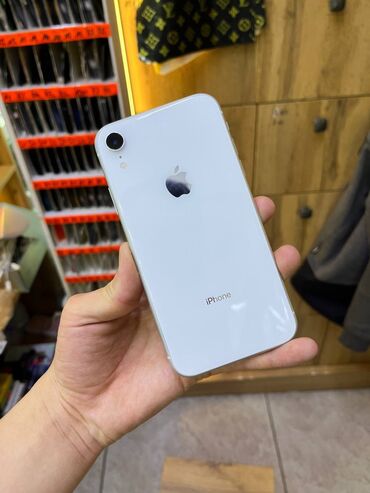 Apple iPhone: IPhone Xr, Б/у, 64 ГБ, Защитное стекло, Чехол, 79 %