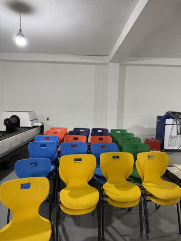 Ofis masaları: Kurslar üçün 1 Nəfərlik Parta Komplekti Müasir dəmir mebelin — 9