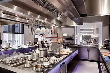 Повара: **Ассаламу алейкум, уважаемые владельцы кафе и ресторанов!** Меня — 2