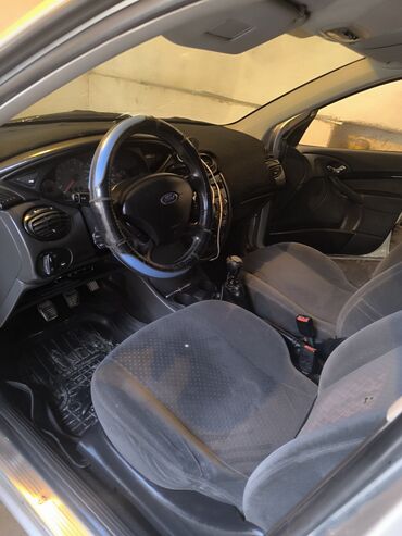 Ford: Ford Focus: 2003 г., 2 л, Механика, Бензин, Хэтчбэк — 4