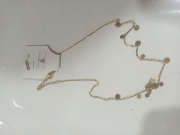 Bijuteriya dəstləri: Zərgərlik dəsti – qızılı rəng aksesuarlar Tərkib: - Boyunbağı 1: incə — 3