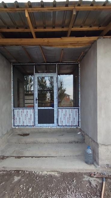 Пластиковая входная группа с остеклением для частного дома, пристройки