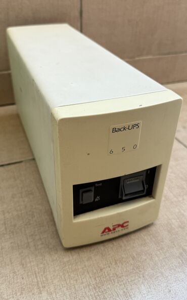 Вентиляторы: Источник бесперебойного питания (ИБП) APC Back-UPS 650VA (модель