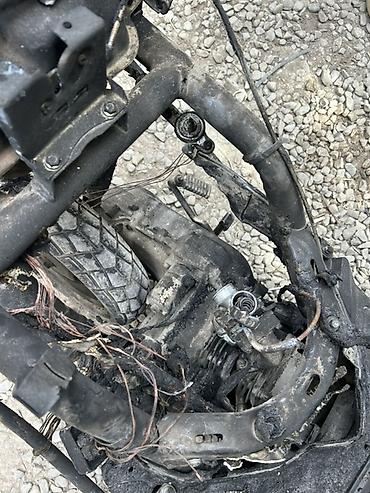 led projektorlar: Moped/skuter üçün ehtiyat hissələri paketi Fotolardakı skuter — 1