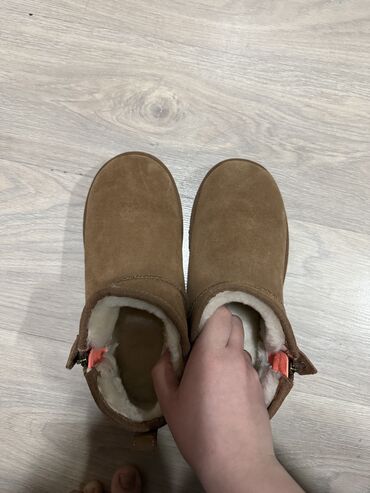 Угги: Угги, 40, UGG, Б/у, цвет - Бежевый, Платная доставка