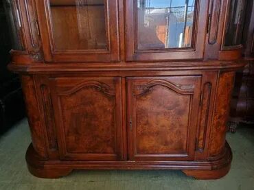 Stilske vitrine: Prelepa vitrina. Visina 220 cm Sirina 160 cm Dubina 45 cm — 3