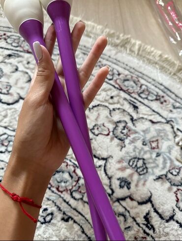 набор гирь для спорта: Пластиковые булавы для художественной гимнастики Indigo. - Тип