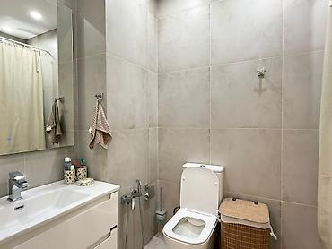 Продажа квартир: 3 комнаты, 117 м², 7 мкр 2 этаж — 3