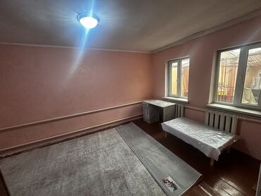дом в центре: 45 кв. м, 3 бөлмө