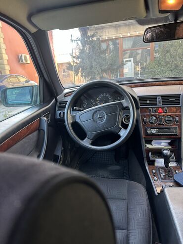 mersedes disk teker: Mercedes-Benz C 180: 1.8 l | 1998 il Sedan