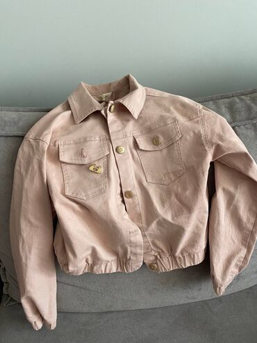 Бомберы: Куртка из плотного хлопка на рост 152, состояние отличное, 500 сом