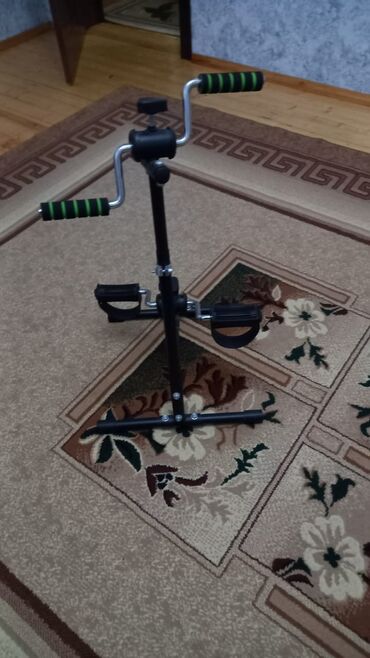 Giryalar: İki tərəfli pedal trenajoru – qol və ayaqlar üçün minipedal tipli