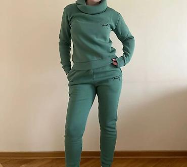 Gornji i donji deo: Ženski komplet trenerke – duks i donji deo - Model: duks sa visokim — 7