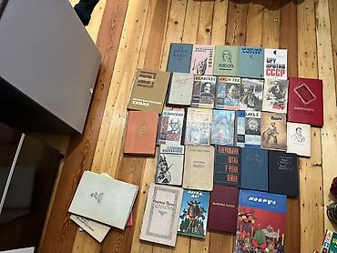 Kitablar və jurnallar: 30 qəpikdən verirəm 300+ kitab var Sovet dövrünə aid böyük kitab — 2