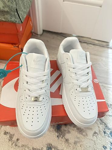 клещ джинсы: Мужские кроссовки, 39, 40, Nike, Новый, цвет - Белый, Платная доставка — 2