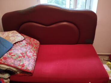 продаю спальный мешок: Спальный гарнитур, Двуспальная кровать, цвет - Красный, Б/у