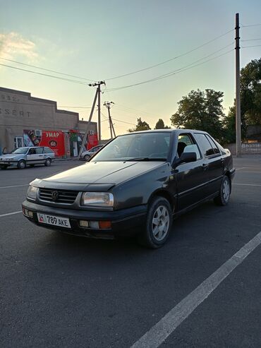 или меняю на дом: Volkswagen Vento: 1993 г., 1.8 л, Механика, Бензин, Седан
