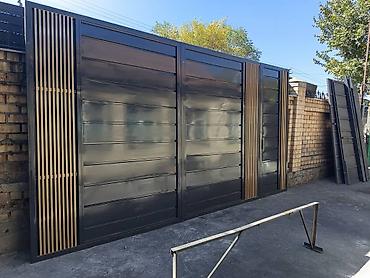 Распашные ворота: Металлические ворота с декоративными панелями .Ферма и навесом любой — 43