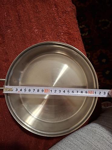 Кастрюли: Сотейник из нержавеющей стали с крышкой. Объём 1,5л диаметр 22 см - — 9