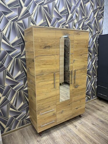 Dolablar: Yeni, Açılan, 3 qapılı Düz dolab, Dolab-asılqan, Rusiya — 3