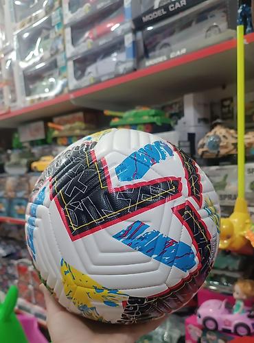 topu: Futbol topu – rəngarəng dizaynlı, tikişli panel quruluşu - Material — 1