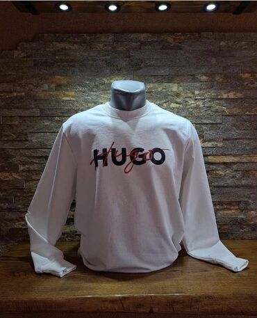 muski duksevi sa kapuljacom: Hugo Boss duks S velicina.Crvena slova su malo pustila boju okolo na lalafo.rs muski duksevi sa kapuljacom: Hugo Boss duks S velicina.Crvena slova su malo pustila boju okolo