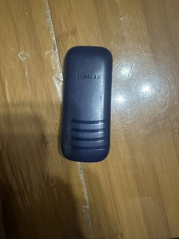 часы на телефон fly: Samsung GT-E1210, цвет - Синий, Кнопочный