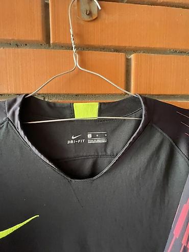 pull and bear sandale: Nike Dri-FIT sportska majica kratkih rukava - Brend: Nike - — 2