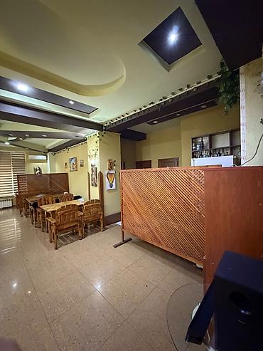 Digər restoran, kafe avadanlığı: 14 ədəd taxta masa * Hər masanın yanında 4 ədəd taxta stul — — 6