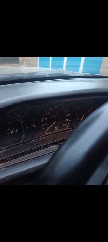 Mercedes-Benz: Mercedes-Benz 190E sedan - Korpus: 4 qapılı sedan, “bej/qızılı” rəng — 11