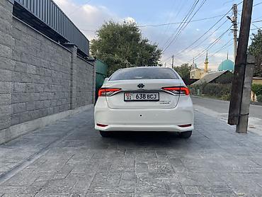 Toyota: Toyota Corolla: 2020 г., 1.8 л, Вариатор, Гибрид, Седан — 4