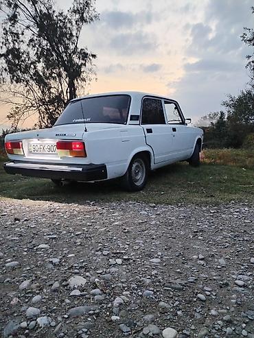 turbo az priora furqon: Lada 2107, ağ rəng, sedan. Xüsusiyyətlər və təchizat: - Salon: qara — 5