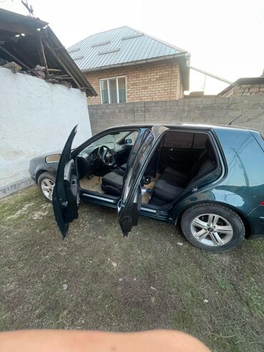 машины в росрочку: Volkswagen Golf: 2003 г., 1.6 л, Автомат, Бензин, Хэтчбэк